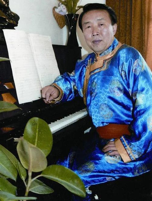 知名校友——阿拉腾奥勒.jpeg