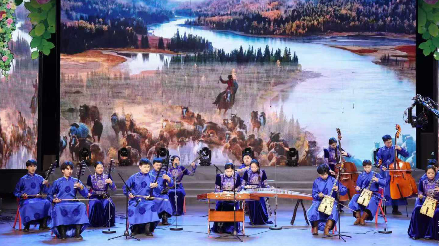 奔腾的北疆.jpg