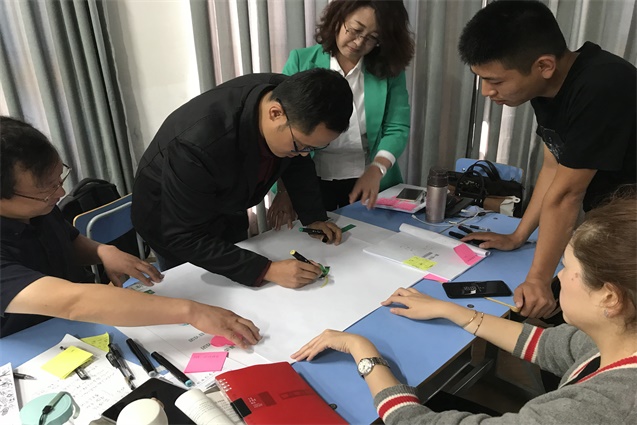 小组讨论2.jpg 小组讨论2.jpg