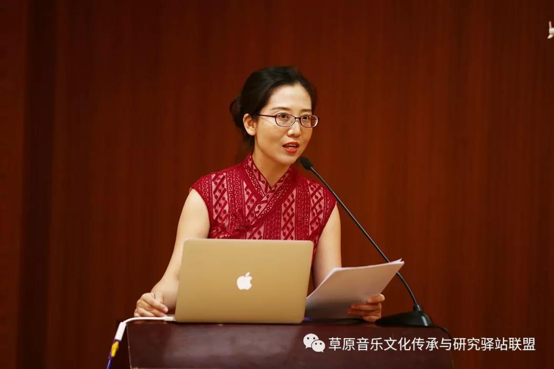 内蒙古艺术学院教师魏琳琳博士就内蒙古艺术学院民族音乐研究整理与传承教学情况进行汇报.jpg