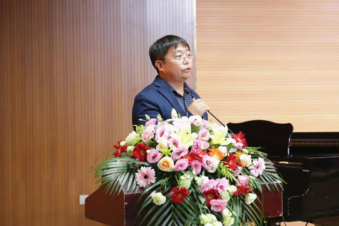 内蒙古艺术学院音乐学院院长杨玉成教授作点评发言.jpg