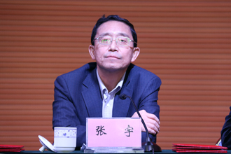 自治区文联主席巴特尔讲话(左图)自治区文联党组书记张宇主持会议
