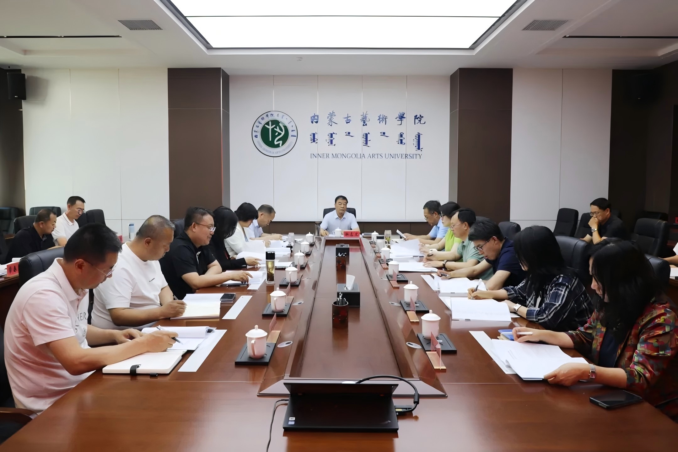 我校召开深入贯彻中央八项规定精神学习教育专题党课暨党委理论...