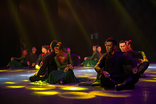 舞蹈系成功举办《毕业歌》2018届毕业汇报演出 - 新闻网-内蒙古艺术