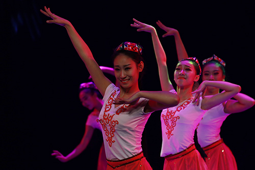 舞蹈系成功举办"毕业歌——2012级学生毕业汇报演出" - 内蒙古艺术