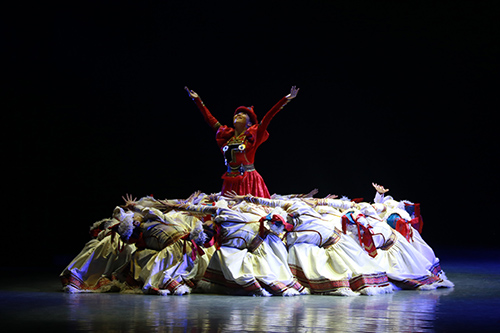 舞蹈系成功举办"毕业歌——2012级学生毕业汇报演出" - 内蒙古艺术