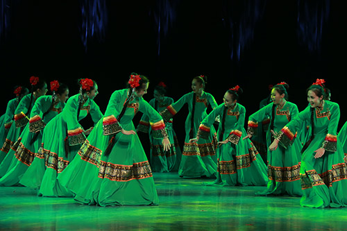 舞蹈系成功举办"毕业歌——2012级学生毕业汇报演出" - 内蒙古艺术