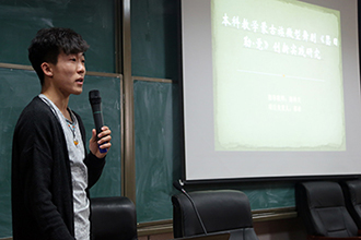 左图:音乐学院都希同学在汇报项目进展情况;右图:新媒体艺术系温宇飞