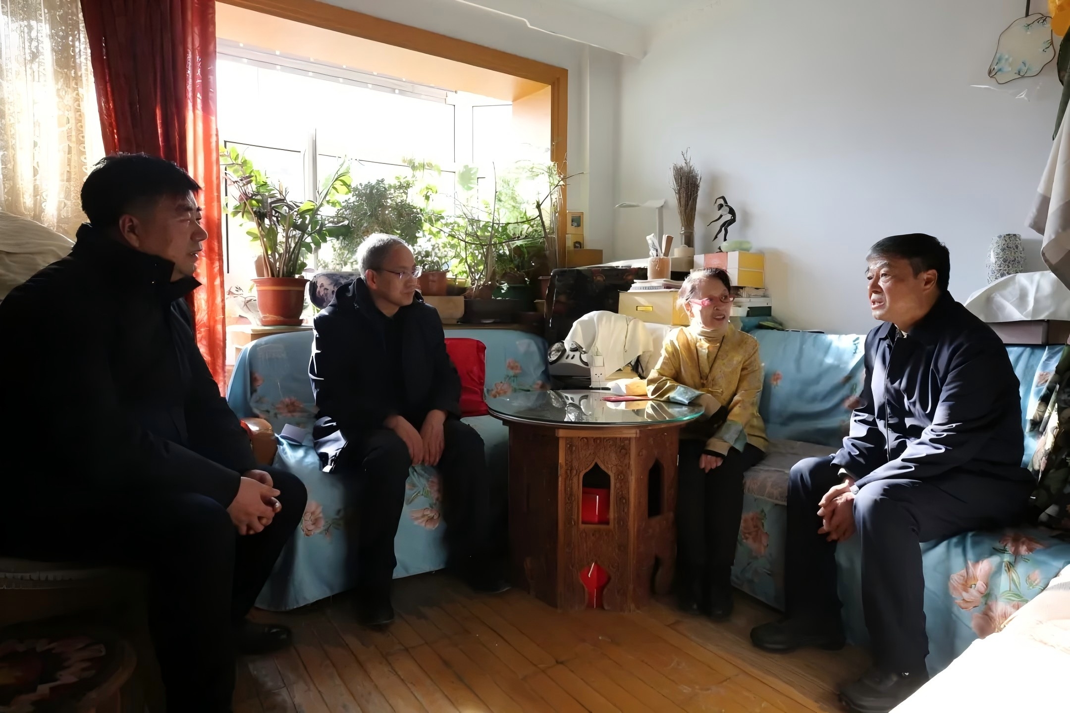 新春送暖 关怀入心 |  我校开展新春慰问走访活动