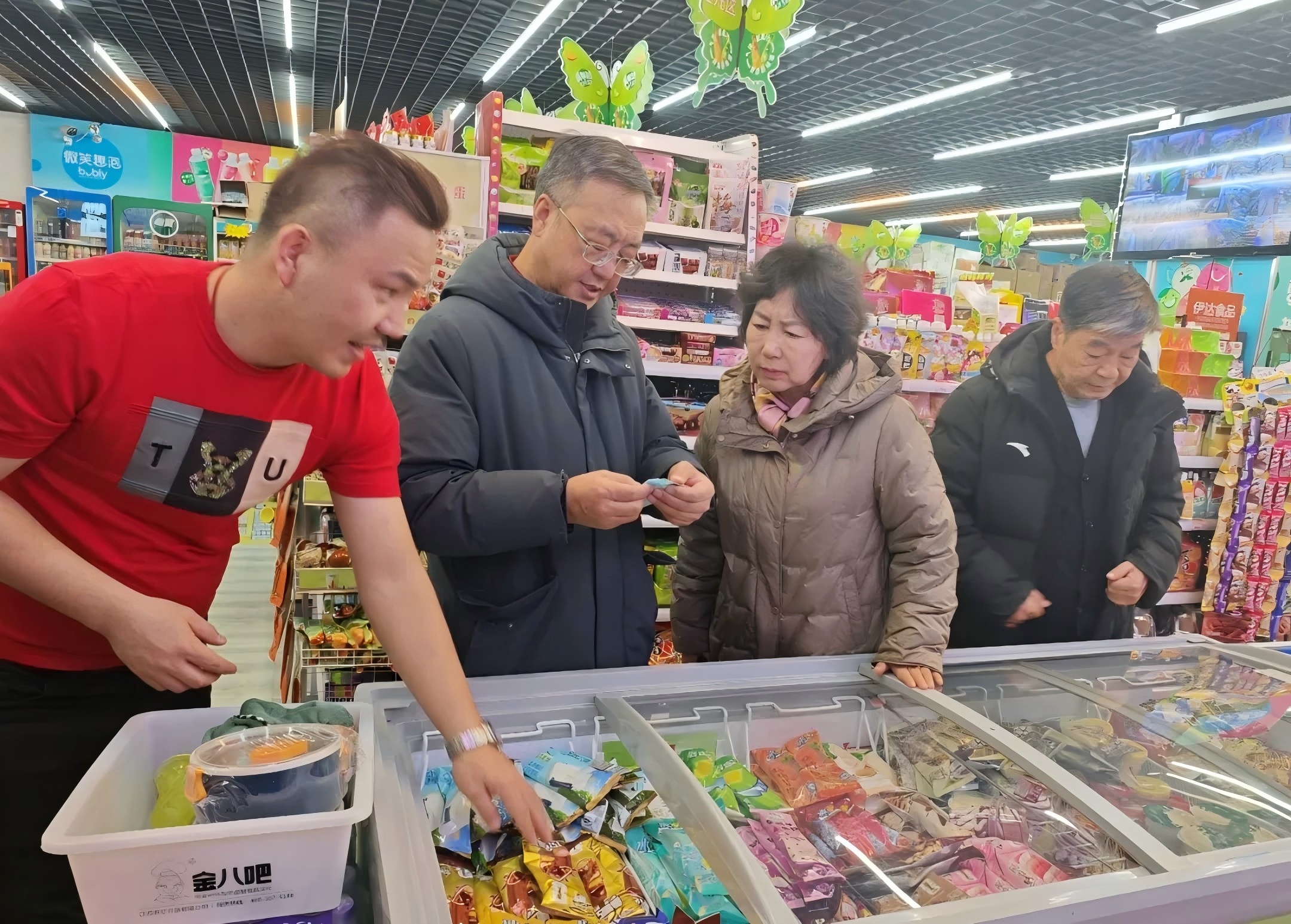 守牢安全底线 护航开学新征程——我校党委书记折喜文带队开展...