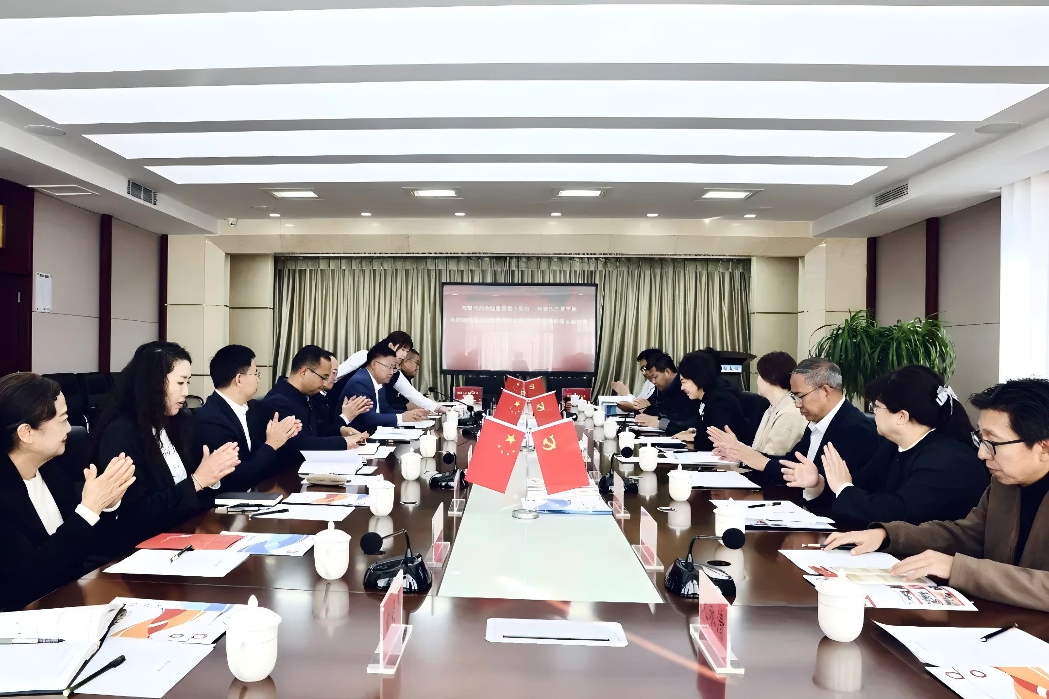 内蒙古艺术学院与自治区党委老干部局签署合作框架协议